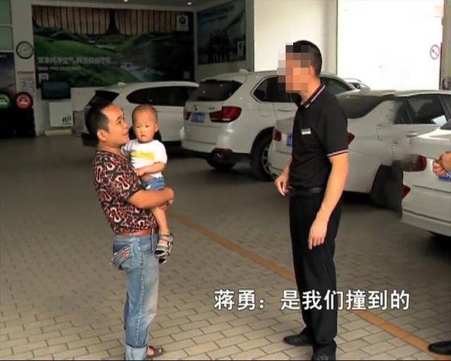 2018年，残疾夫妇撞坏百万豪车，想分期4年半赔钱，结局如何？