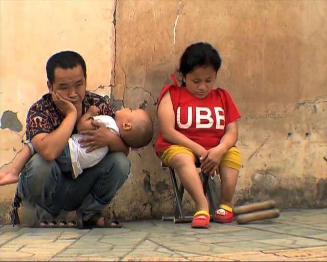 2018年，残疾夫妇撞坏百万豪车，想分期4年半赔钱，结局如何？