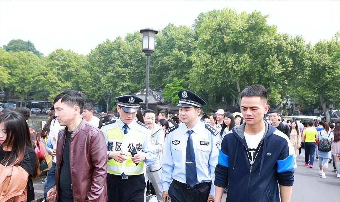 2014年50岁女富商发现银行漏洞，盗取银行5亿资金，最终结果如何
